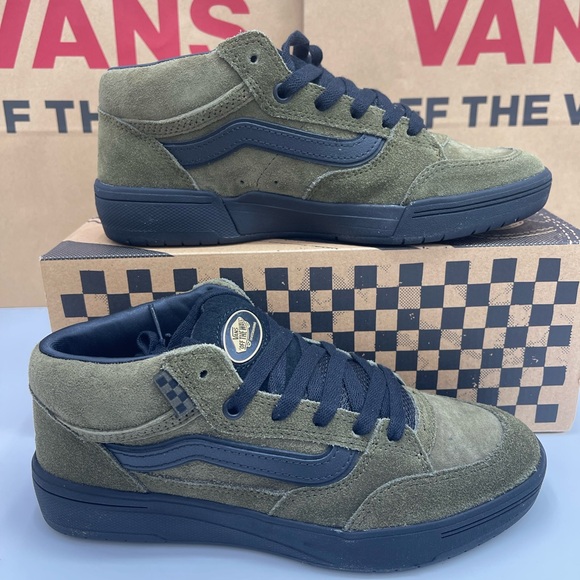 Vans Men’s Zahba Mid
Beatrice Domond Dark Olive Sneakers
VN000CBSDOL - Picture 3 of 16